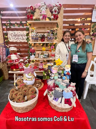 Coli y Lu en su stand